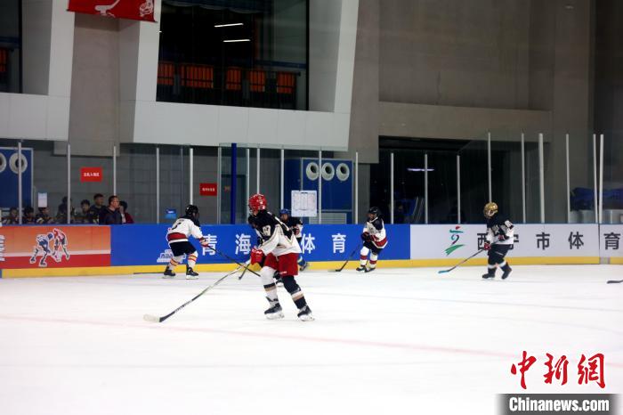 第四届中国青少年冰球联赛全国总决赛在西宁开
