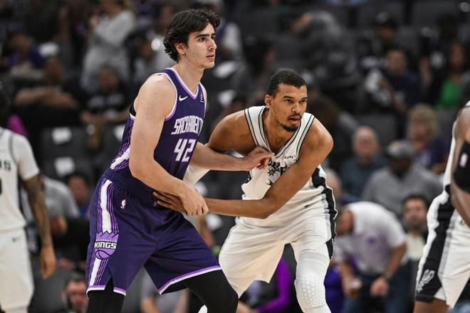 马刺三杀国王狂胜38分 福克斯率队巩固西部第二