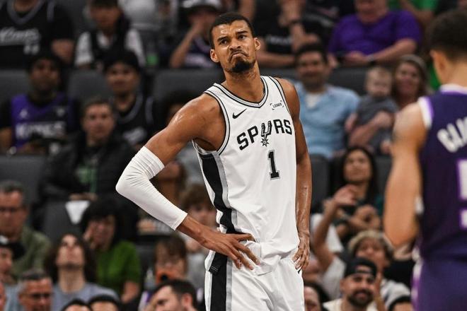 马刺三杀国王狂胜38分 福克斯率队巩固西部第二