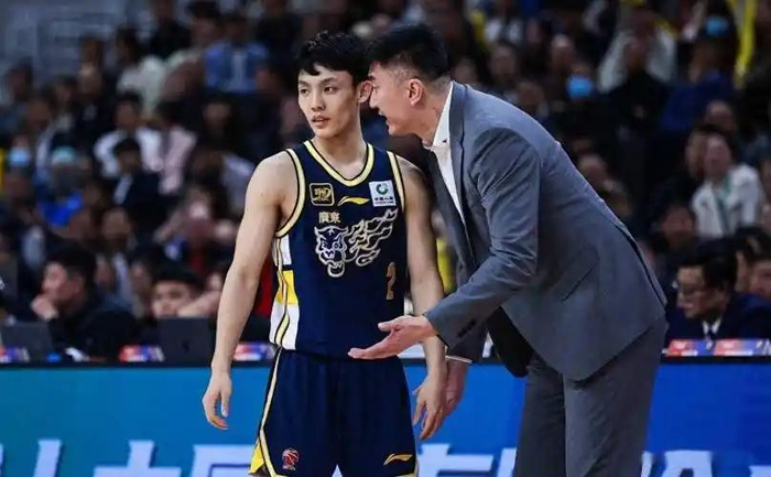 广东宏远季后赛首战惨败 战术失误暴露短板