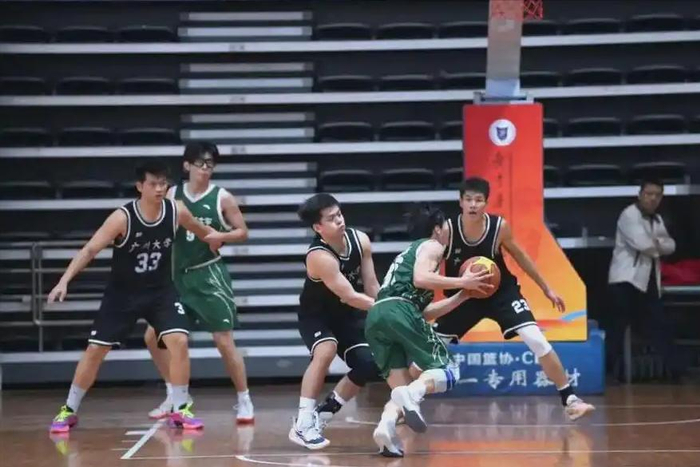 广东宏远季后赛首战惨败 战术失误暴露短板