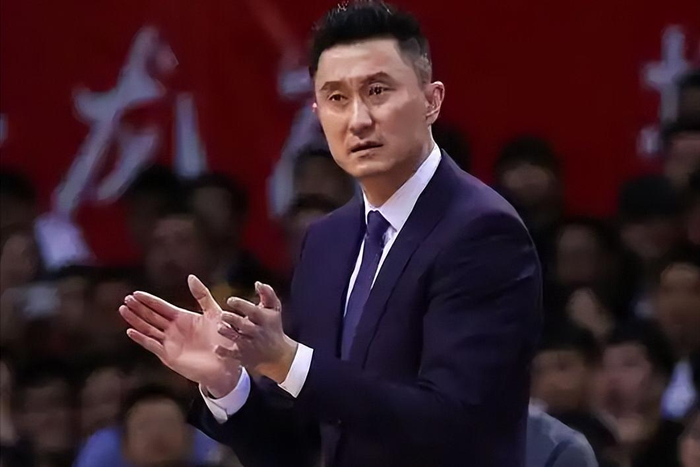 广东宏远季后赛首战惨败 战术失误暴露短板